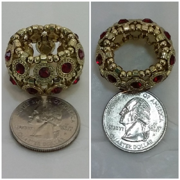 Multi Stone Ring. Goldentone band - Picture 2 of 8